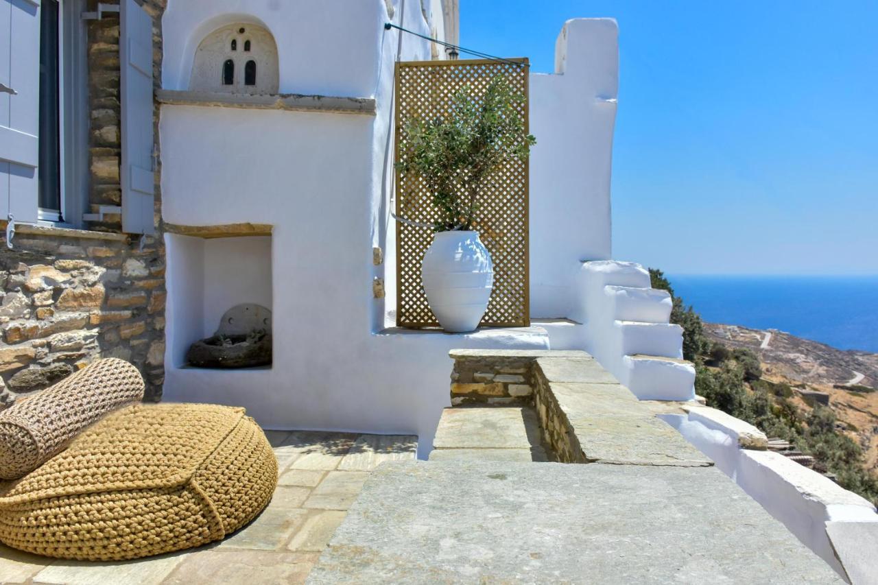 Living Theros Luxury Suites Kardhiani Exterior photo